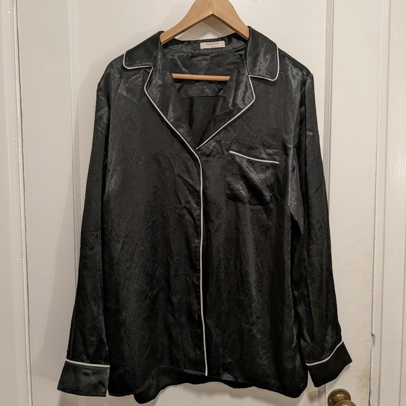 Aritzia / Babaton black blouse with white piping - Picture 3 of 8